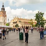 아파트 Beautiful Fully Equipped By The Main Square *