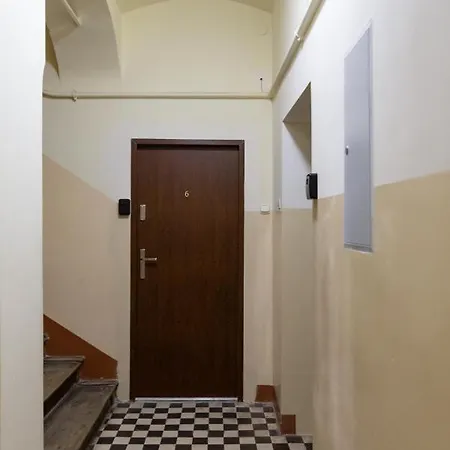 Beautiful Fully Equipped By The Main Square Apartment