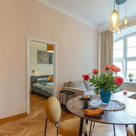 Beautiful Fully Equipped By The Main Square דירה *